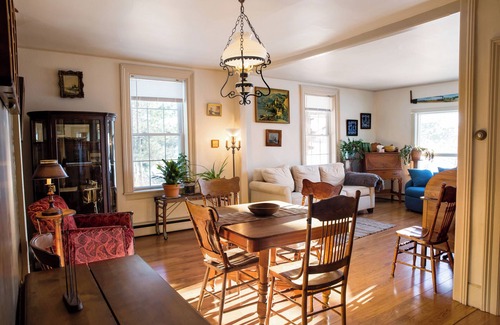 Godmanchester Autre | Cozy Quebec Farmhouse Retreat — Firepit, Meadow Views & Starry Nights