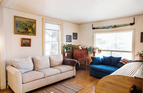 Godmanchester Autre | Cozy Quebec Farmhouse Retreat — Firepit, Meadow Views & Starry Nights