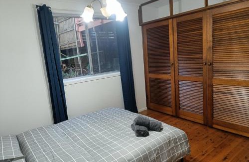 Carlingford Maison | Cozy Queen Room close to Shops and Station - NC2