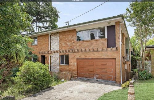 Carlingford Maison | Cozy Queen Room close to Shops and Station - NC2