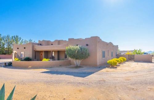 Desert Hills Maison | Cozy quiet home BBQ Pool Outdoor entertaining
