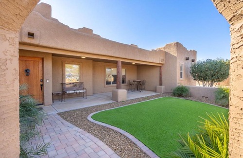 Desert Hills Maison | Cozy quiet home BBQ Pool Outdoor entertaining