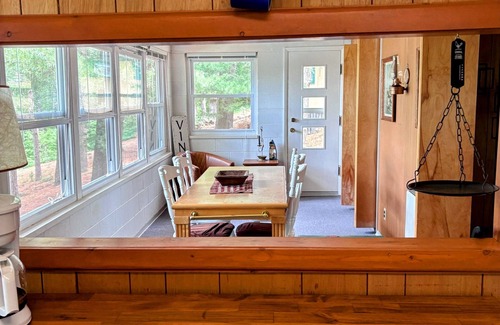 Buffalo Prairie Cabine | Cozy Quiet Water front Cabin for the perfect get away. 5 minutes from town.