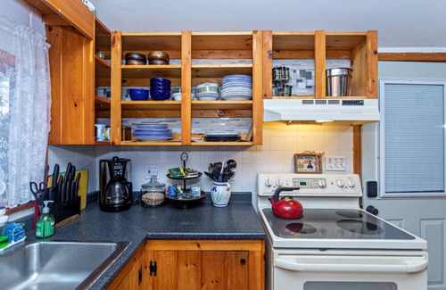 West Buxton Cabine | Cozy quintessential Maine cabin on Bonny Eagle Pond, conveniently located