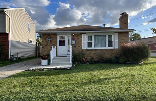 Tonawanda Maison | Cozy ranch in safe neighborhood. Perfect location for Buffalo/Niagara Falls.n