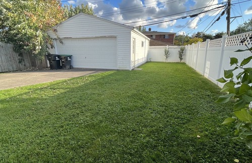 Tonawanda Maison | Cozy ranch in safe neighborhood. Perfect location for Buffalo/Niagara Falls.n
