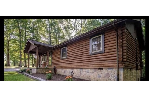 Woodbine Cabine | Cozy real log cabin 10 mins from Cumberland Falls State Park, Laurel River Lake