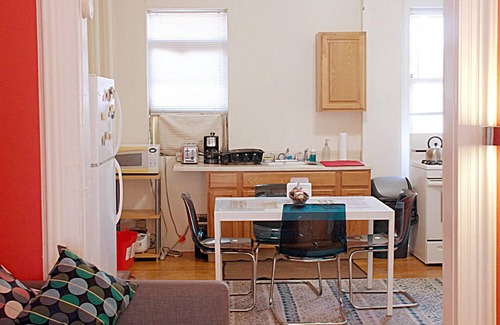 McGinley Square Appartement | Cozy Red Studio à 15 minutes à pied de la station Jsq Path Commute to NYC
