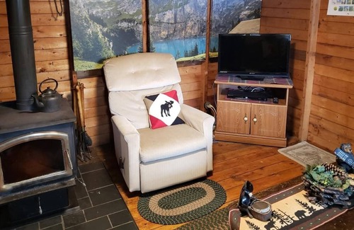 Forestport Cottage | Cozy relaxing cabin on Otter Lake