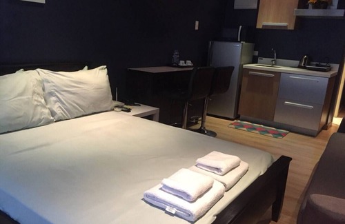 Valenzuela Appartement | Cozy Relaxing Studio Heart of Makati. 54F FASTWI-FI