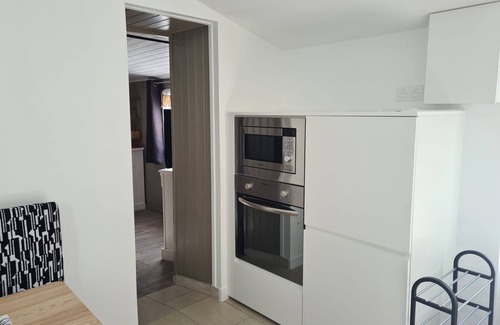 Saint-Vincent-sur-Jard Cottage | Charmante maison rénovée avec jardin commun, proche plage et commerces, idéale pour 2 personnes