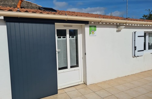 Saint-Vincent-sur-Jard Cottage | Charmante maison rénovée avec jardin commun, proche plage et commerces, idéale pour 2 personnes