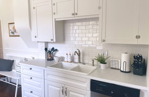 Spokane Maison | Cozy restored farmhouse on the river! Hot tub, wildlife, trails!