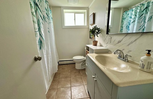 Pincher Creek Appartement | Cozy retreat 30 mins from Waterton National Park and Castle Ski Resort