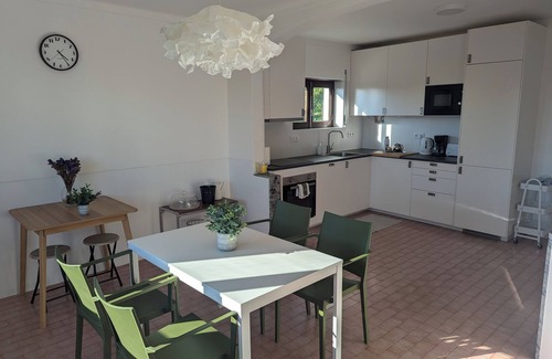 Ericeira Maison | Cozy Retreat 400m from the Beach (plus home gym, patio and garden)