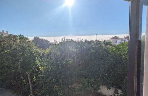 Ericeira Maison | Cozy Retreat 400m from the Beach (plus home gym, patio and garden)