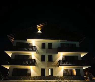 Vladeni Appartement | Cozy Retreat Grand Chalet Aparthotel