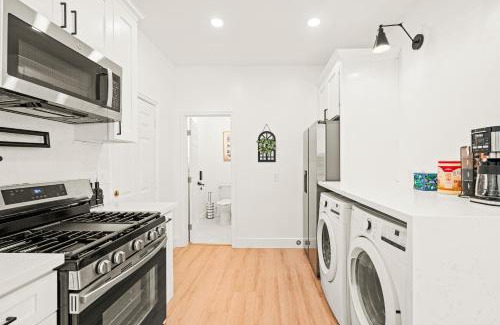 Harbor Maison | Cozy Retreat Near Downtown - Perfect for Families