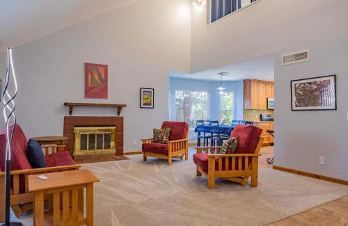 Ahwatukee Foothills Maison | Cozy Retreat with Pool Views Walk to South Mtn Trails