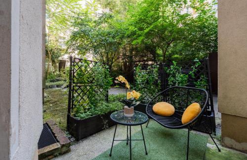 Wedding Appartement | Cozy Retro Chic with Patio and Self Check-in