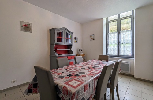 Charraix Cottage | Gîte chaleureux 6 pers avec cour privée en bord de rivière près de Langeac