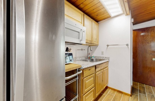 Mount Vernon Appartement | Cozy riverside cabin with kitchenette & laundry facilities - dog-friendly