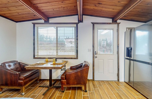 Mount Vernon Appartement | Cozy riverside cabin with kitchenette & laundry facilities - dog-friendly
