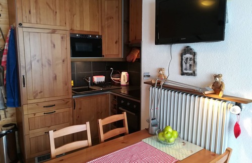 Vionnaz Appartement | Cosy & Romantic Chalet-Style Flat with Mountain View: Ideal for Skiing & Hiking