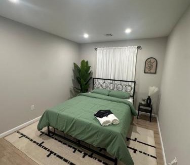 Ampere Appartement | Cozy Rooftop Home, Near Downtown Newark, EWR & NYC
