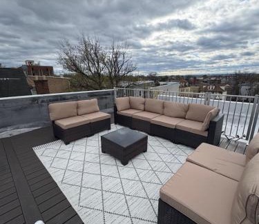Ampere Appartement | Cozy Rooftop Home, Near Downtown Newark, EWR & NYC