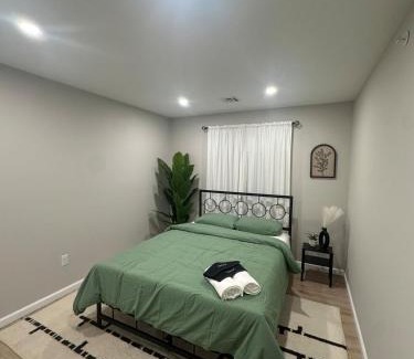 Ampere Appartement | Cozy Rooftop Home, Near Downtown Newark, EWR & NYC