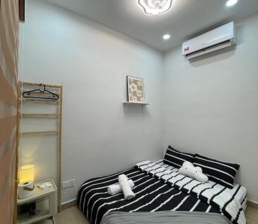 Taman Century Maison | Cozy Room 2pax #1min walk to KSL #Bathroom
