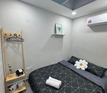 Taman Century Maison | Cozy Room 2pax #1min walk to KSL #Bathroom