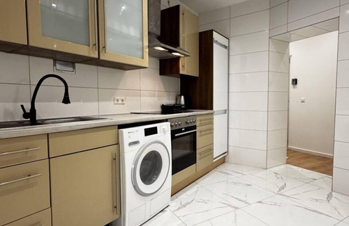 Liesing Appartement | Cozy Room for 2 in 4BR Apt; Near Kaufpark Alterlaa