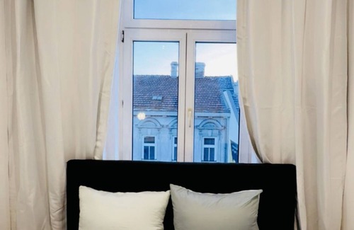 Liesing Appartement | Cozy Room for 2 in 4BR Apt; Near Kaufpark Alterlaa