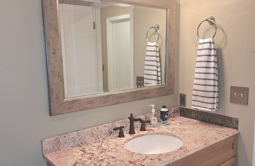 North Creek Maison | Cozy room in a quiet house and safe neighborhood.