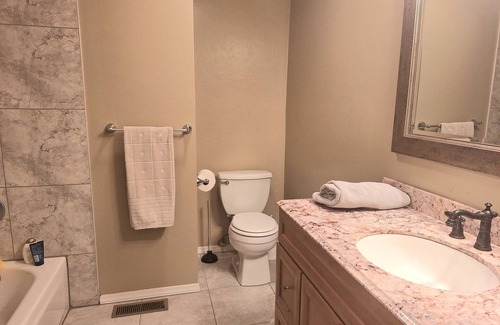 North Creek Maison | Cozy room in a quiet house and safe neighborhood.