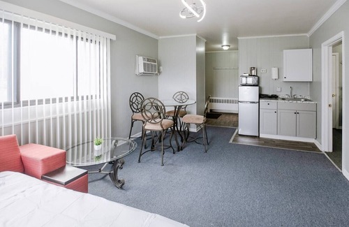 Riverview Appartement | Cozy Room in Brownstown Private Bath Wi-Fi