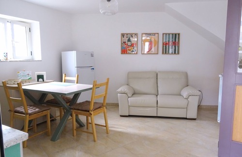 Lustra Maison | Cozy room on two floors with kitchen and bedroom upstairs.