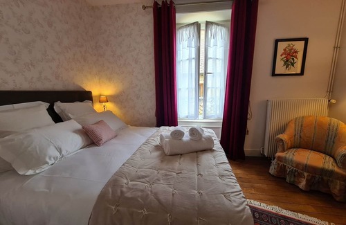 Chateauroux Lit Et Petit-Déjeuner | Chambre chaleureuse "Toscane" avec lit 160cm, salle d'eau privative et petit-déjeuner inclus.
