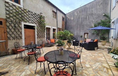 Chateauroux Lit Et Petit-Déjeuner | Chambre chaleureuse "Toscane" avec lit 160cm, salle d'eau privative et petit-déjeuner inclus.