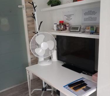 Baunatal Maison | Cozy room with a beautiful garden view