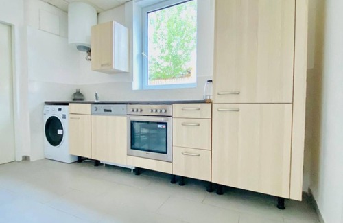 Liesing Appartement | Cozy Room with Great Transit in a Shared Apartment