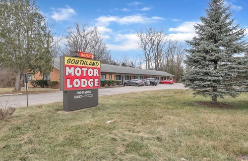 Riverview Appartement | Cozy Room with Private Bath in Brownstown