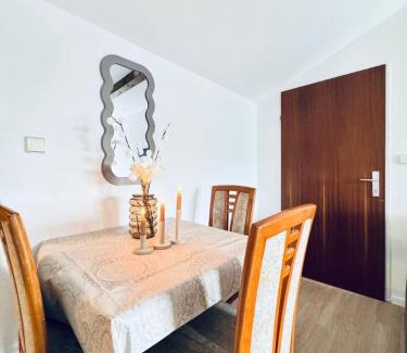 Wittau Appartement | Cozy Rooms in a Villa for Groups, 16-Mins to Blumengärten