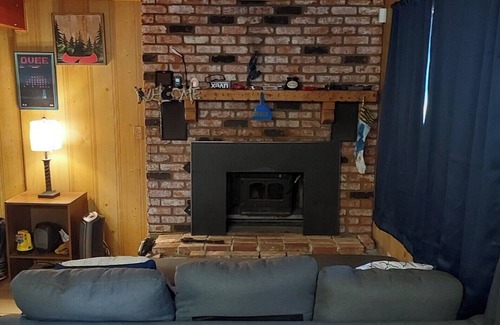 Forest Falls Maison | Cozy Rustic 1-bedroom mountain home with 2 fireplaces