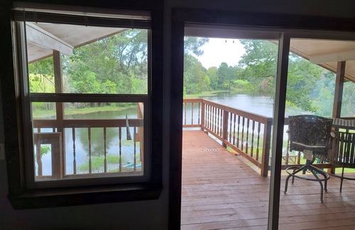 Rusk Cabine | Cozy rustic cabin on two fishing ponds in tranquil Rusk, TX