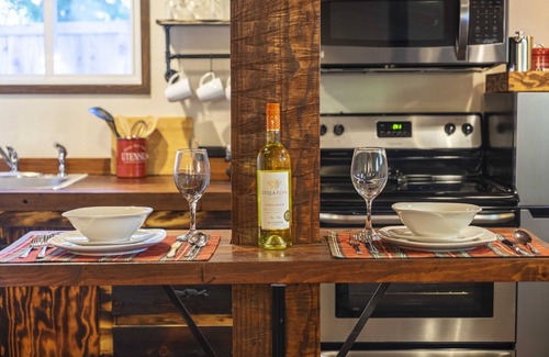 Ariel Maison | Cozy Rustic Getaway with Year-Round Recreation