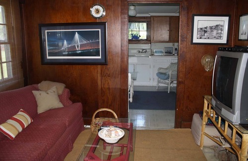 Sullivan's Island Maison | Maison accueillante et rustique sur l'île de Sullivan pr��������s de la plage; grand porche d'écran!