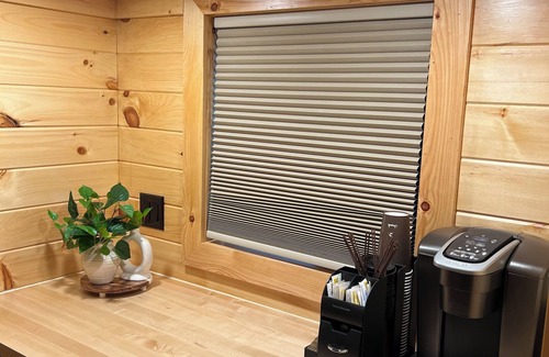 West Milton Maison | Cozy Rustic Tiny House @ the Horse Stable w/horse back trail riding & more!